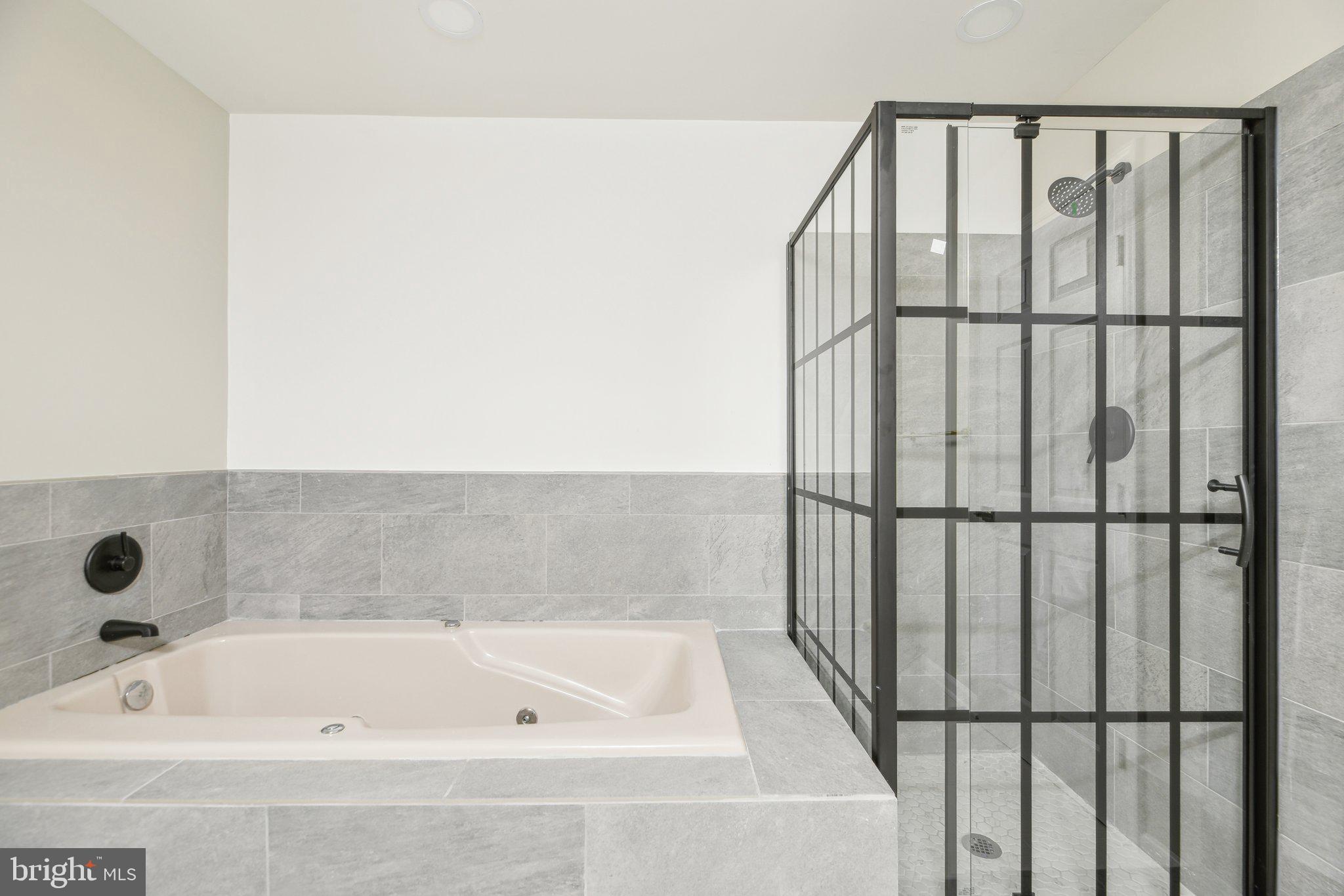 OLD FORT HILLS - Residential