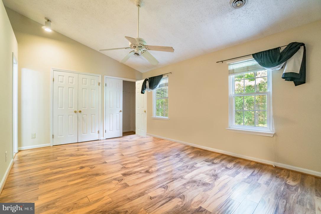 SPRING KNOLL - Residential