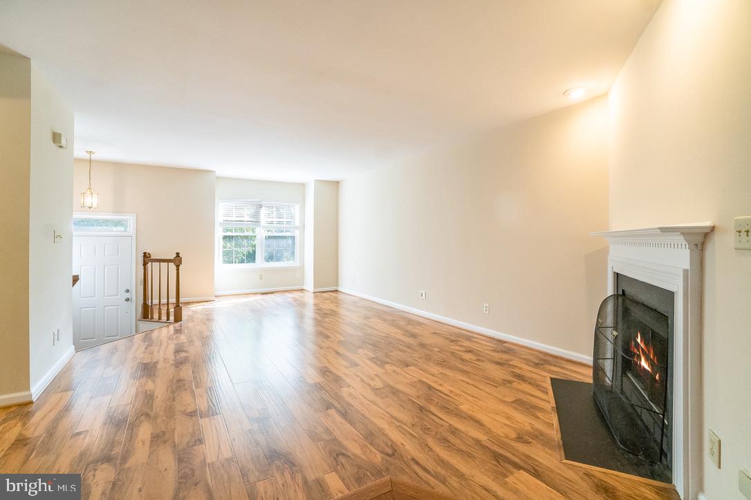 SPRING KNOLL - Residential