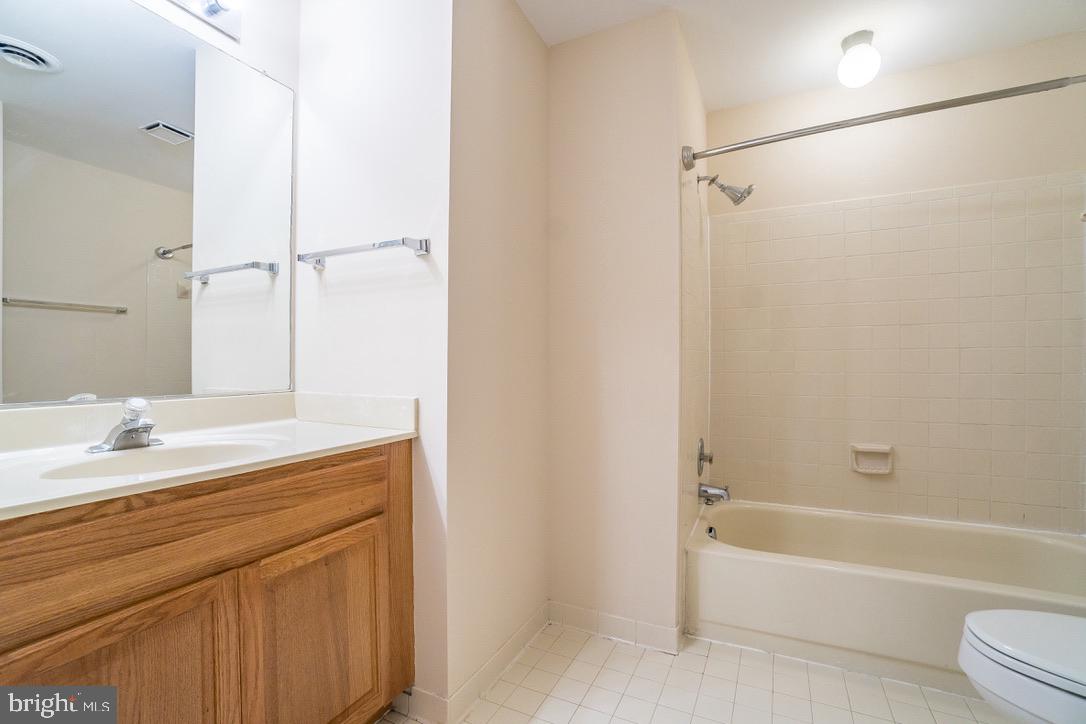 SPRING KNOLL - Residential