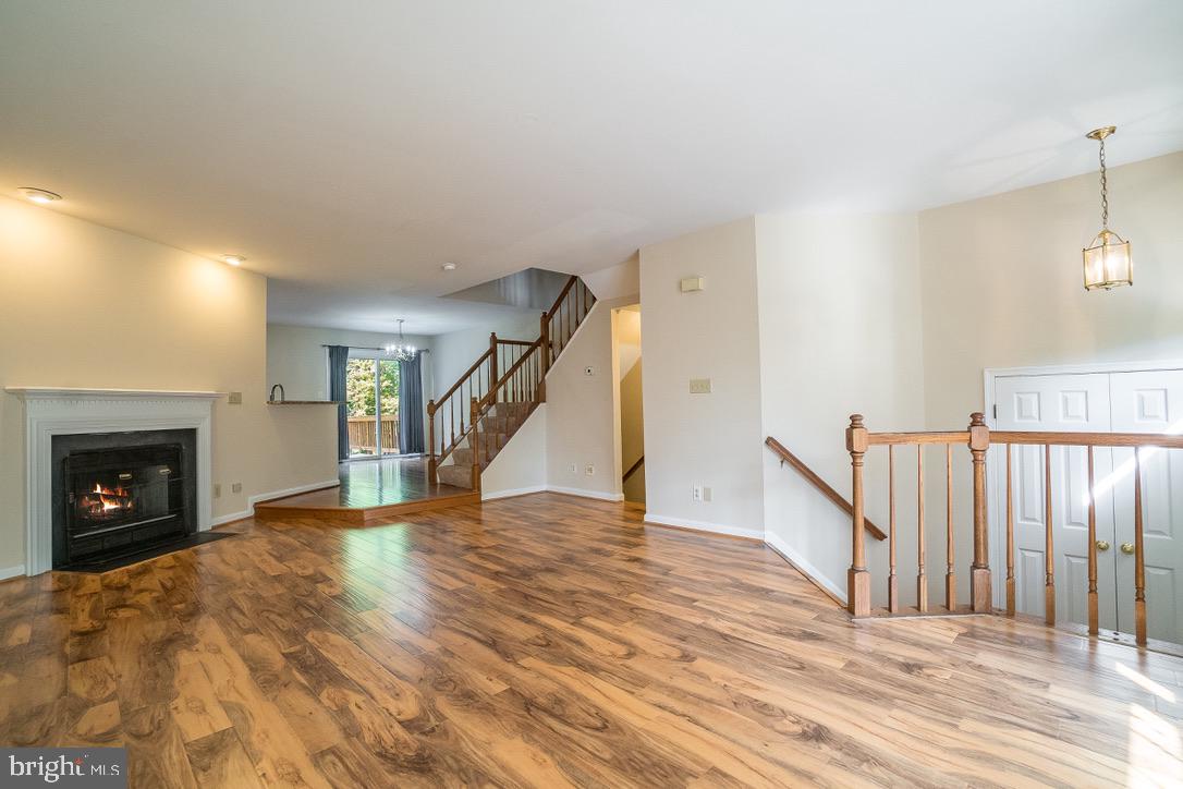 SPRING KNOLL - Residential