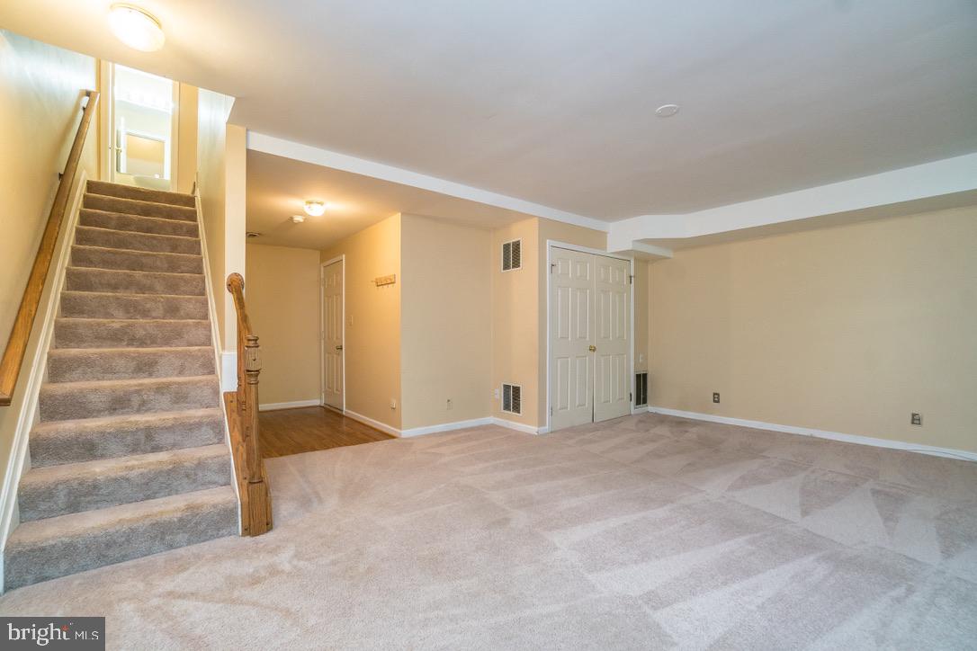 SPRING KNOLL - Residential