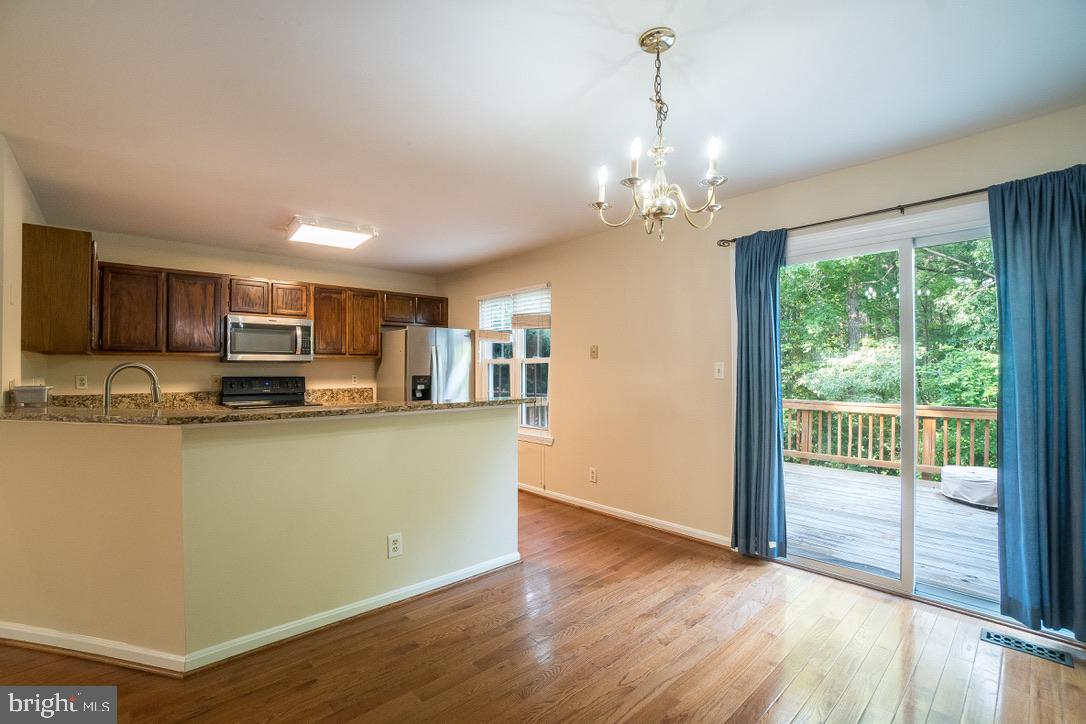 SPRING KNOLL - Residential