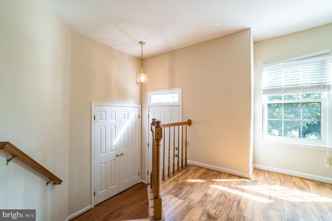 SPRING KNOLL - Residential