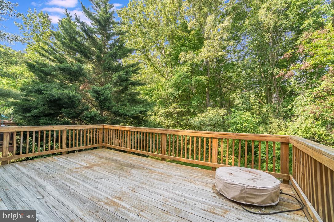 SPRING KNOLL - Residential