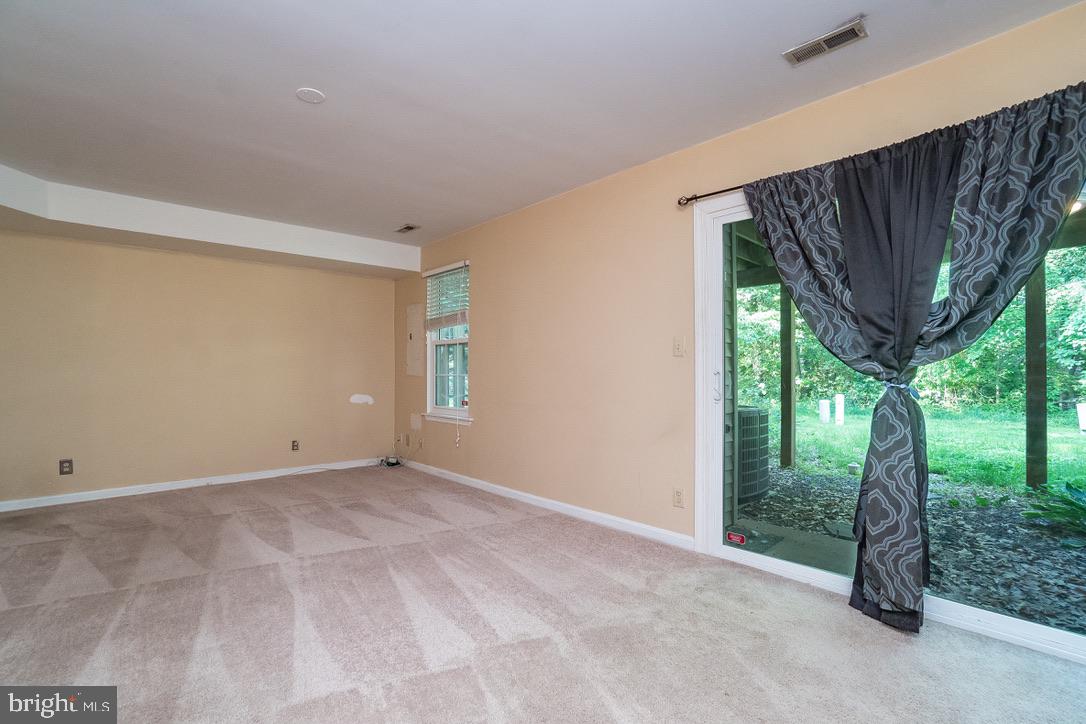 SPRING KNOLL - Residential