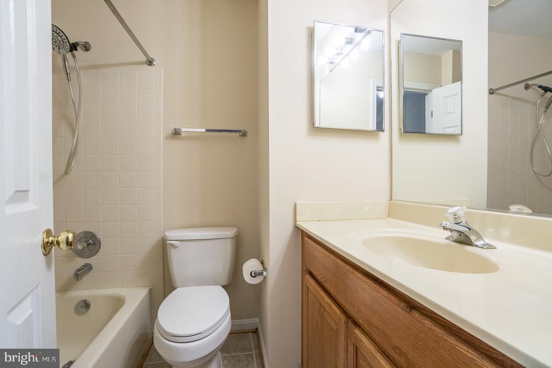 SPRING KNOLL - Residential