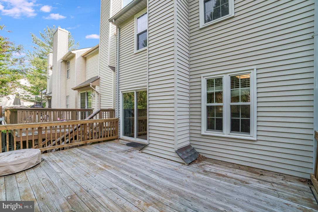 SPRING KNOLL - Residential