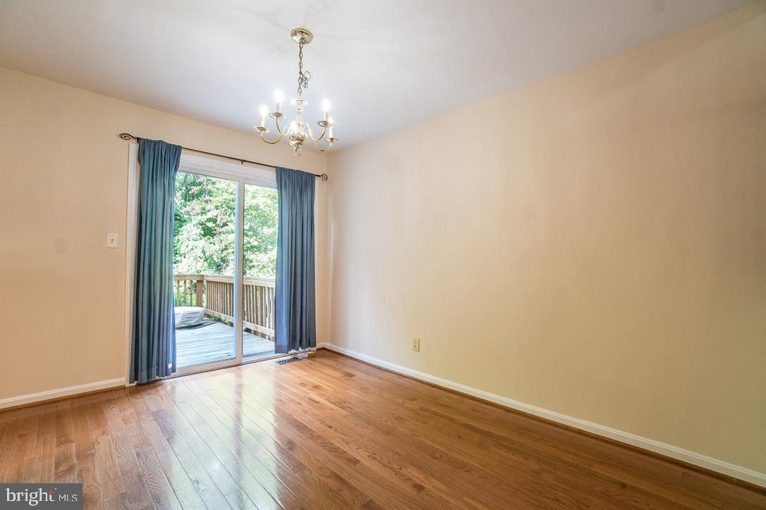 SPRING KNOLL - Residential