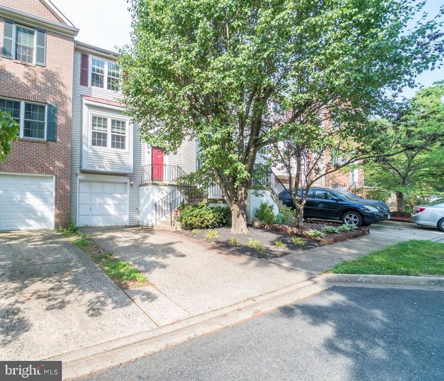 Lovely townhouse in South Stafford! Sunny filled main level boasts easy hardwood flooring, living room area with fireplace, and a nicely appointed kitchen with dining space. Upstairs you’ll find wood flooring throughout, a primary suite with vaulted ceiling and full bath, along with two additional bedrooms and a full bath down the hall! The basement includes an entertainment space, laundry, and entrance to the garage. A large deck for entertaining and yard space that looks upon trees with privacy! Make this your new home!