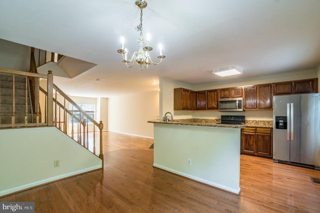 SPRING KNOLL - Residential