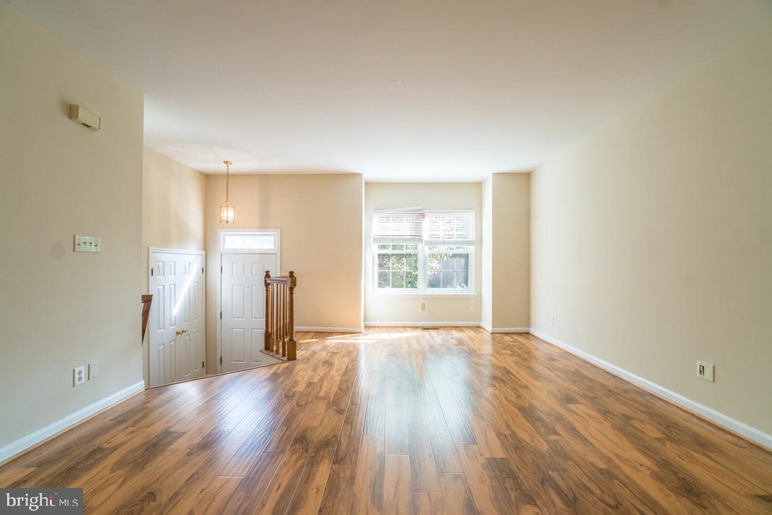 SPRING KNOLL - Residential