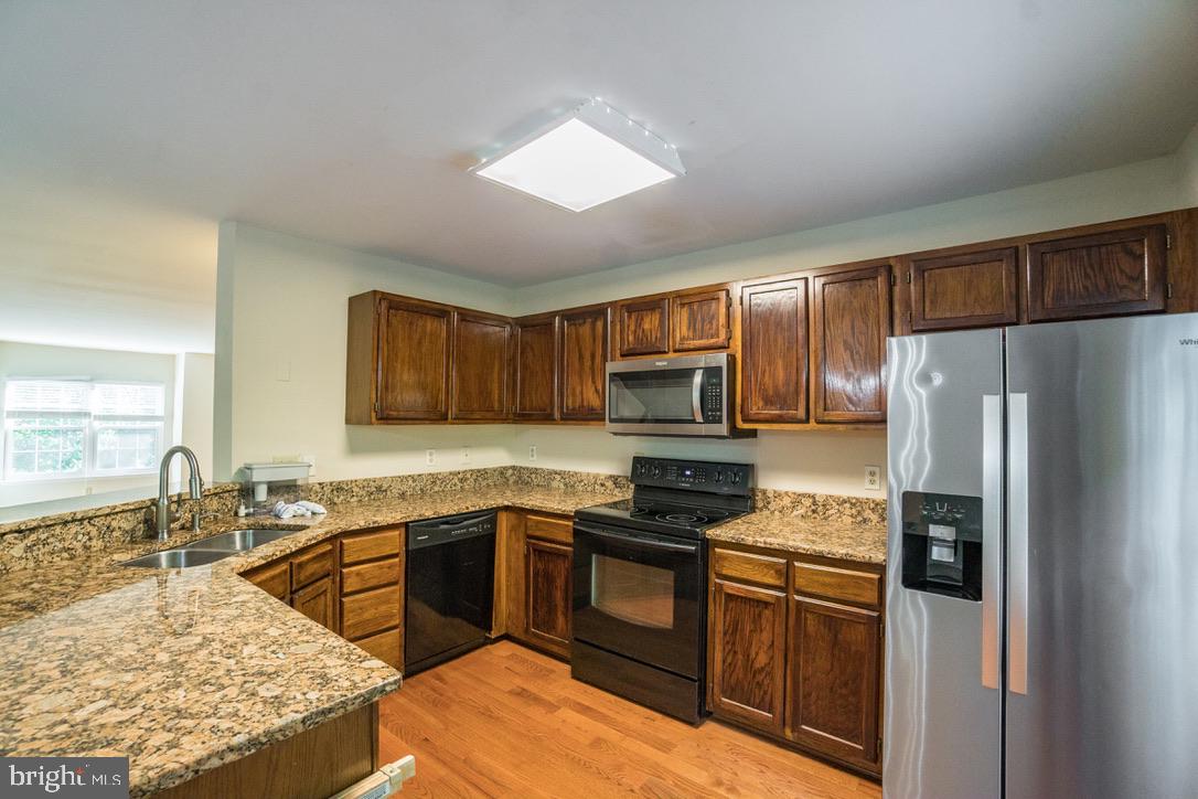 SPRING KNOLL - Residential