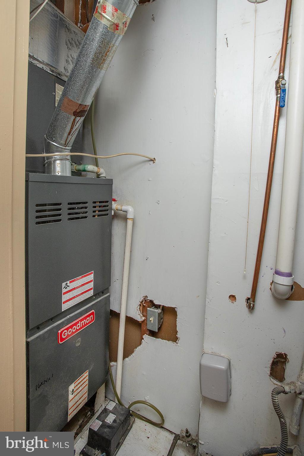 OAK HILLS - Residential Lease