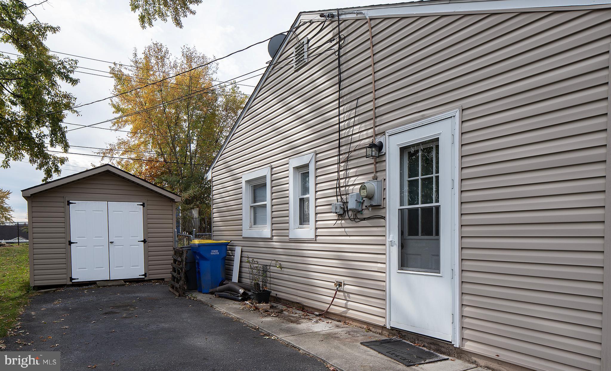 OAK HILLS - Residential Lease