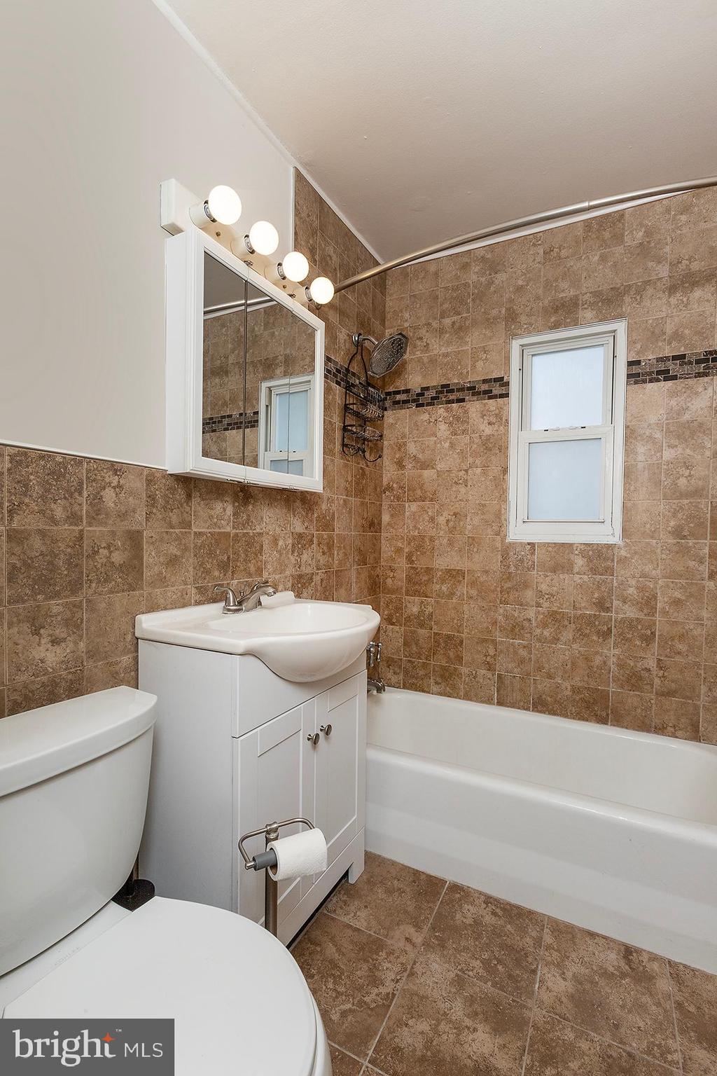 OAK HILLS - Residential Lease