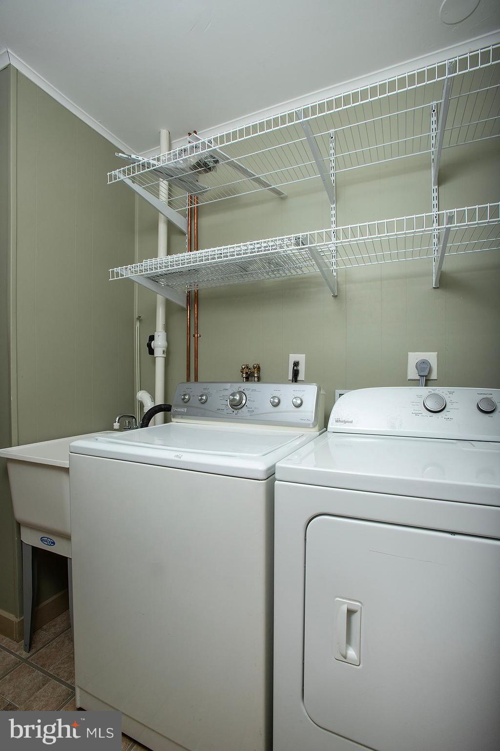 OAK HILLS - Residential Lease