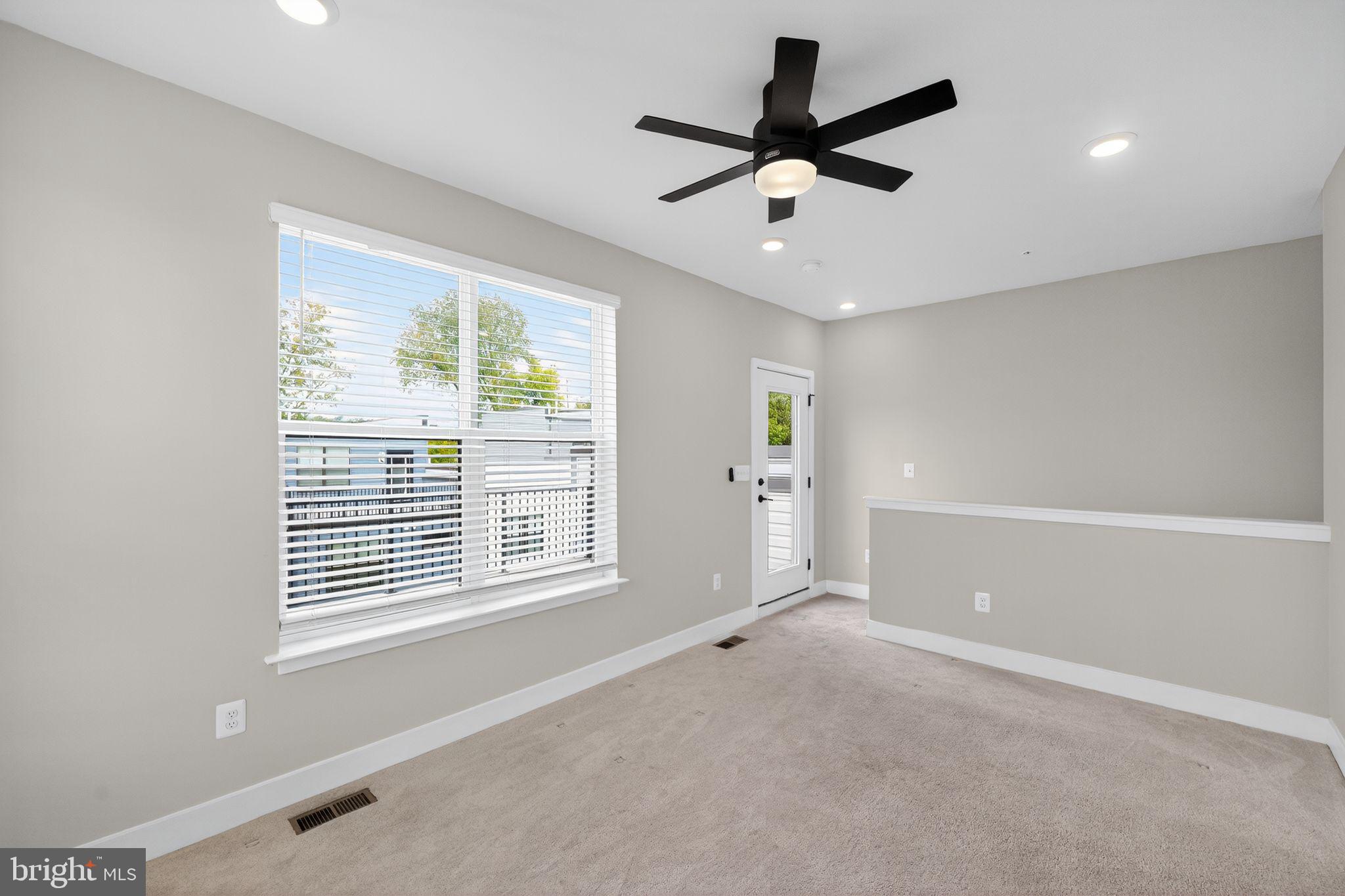 MEDFIELD - Residential