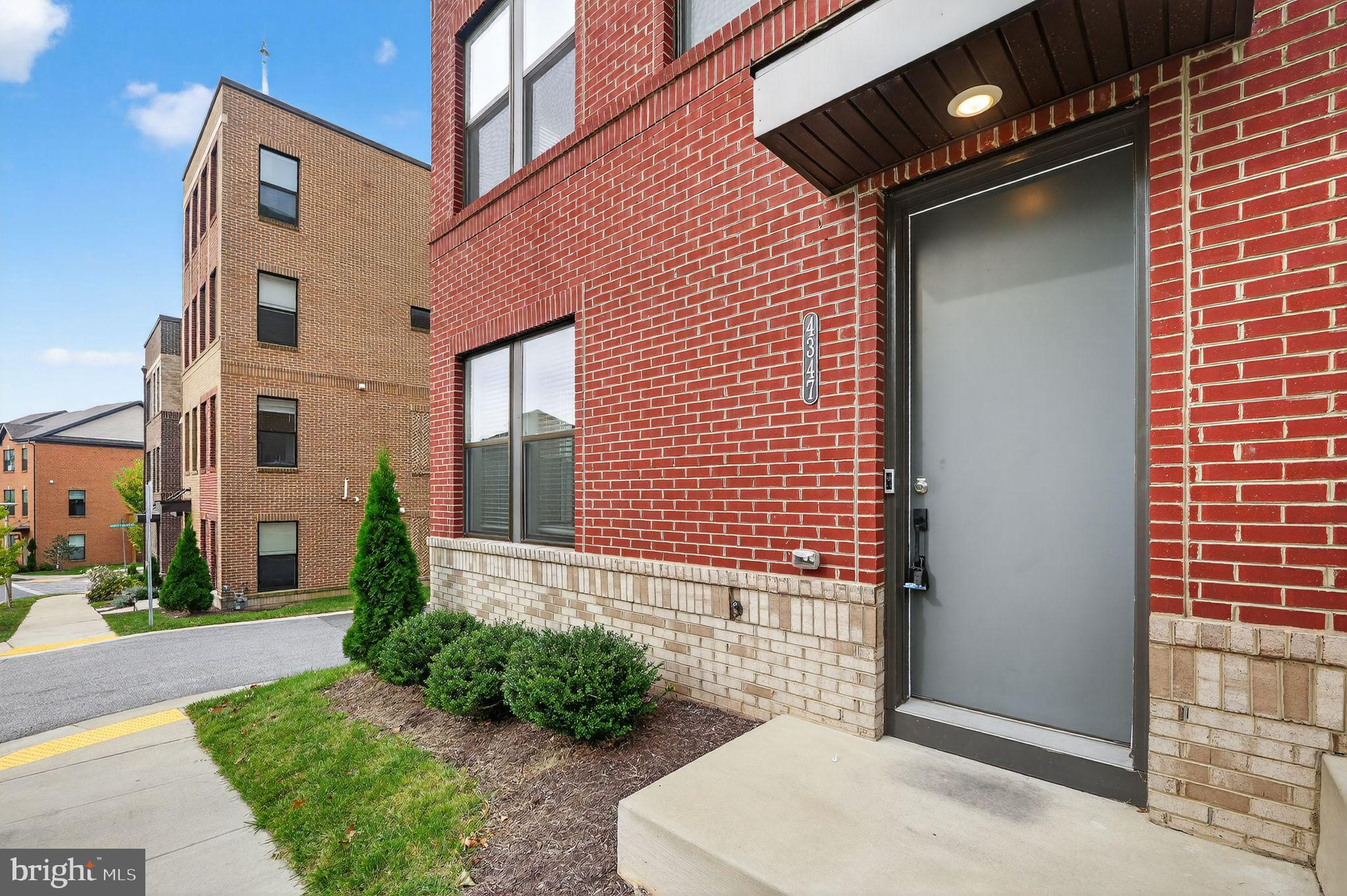 MEDFIELD - Residential
