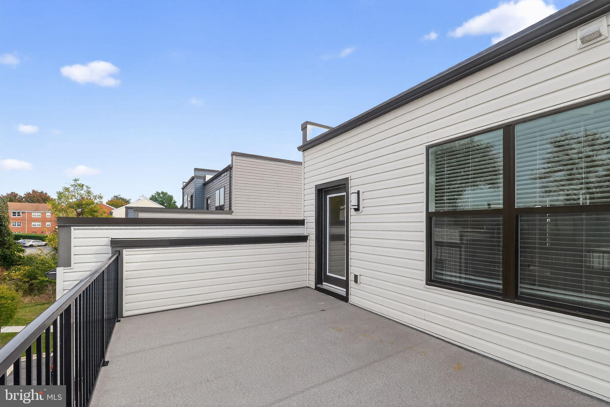 MEDFIELD - Residential