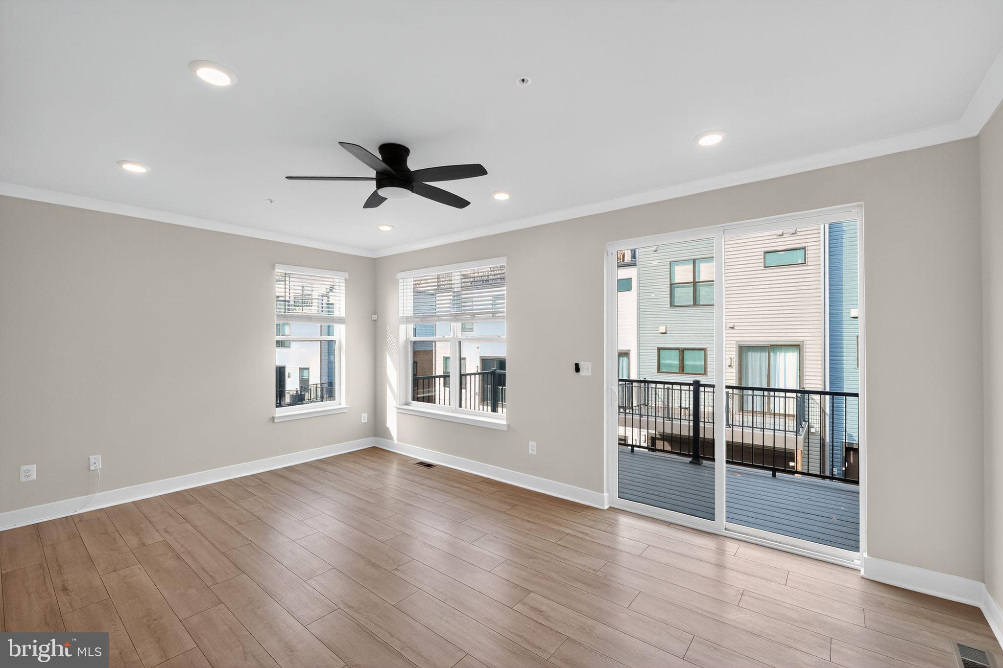 MEDFIELD - Residential