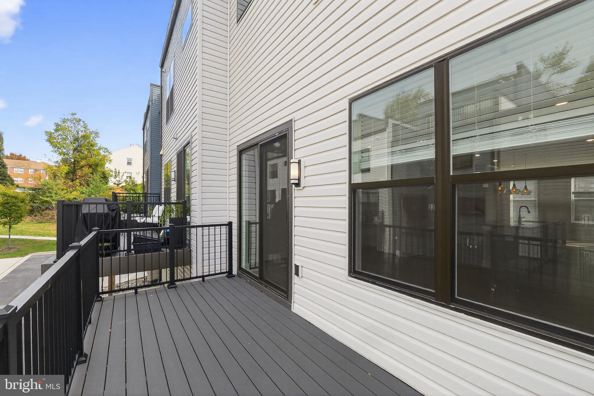MEDFIELD - Residential