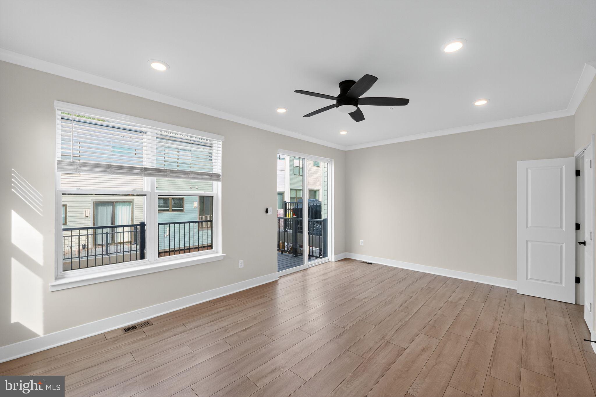 MEDFIELD - Residential