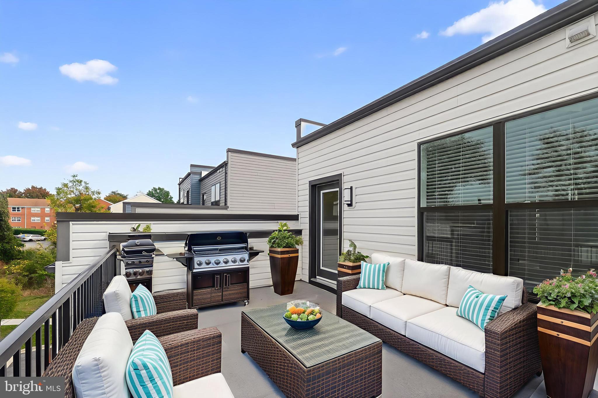 MEDFIELD - Residential
