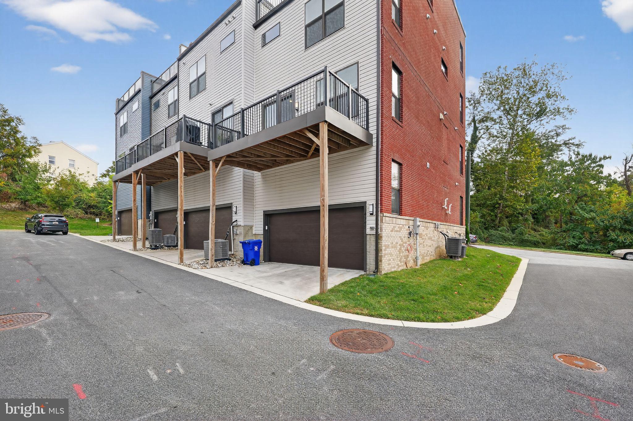 MEDFIELD - Residential