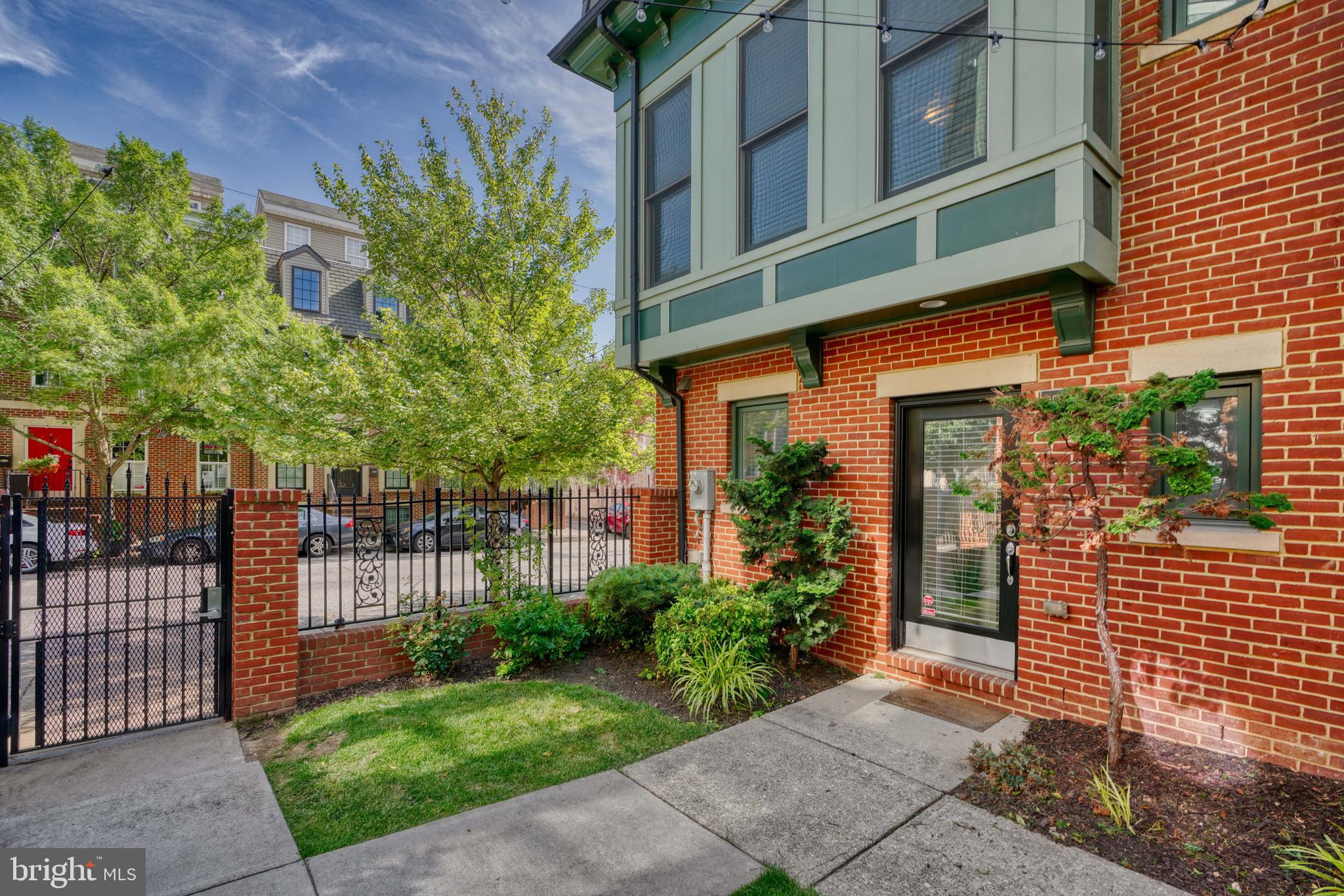 LOMBARD COURT - Residential