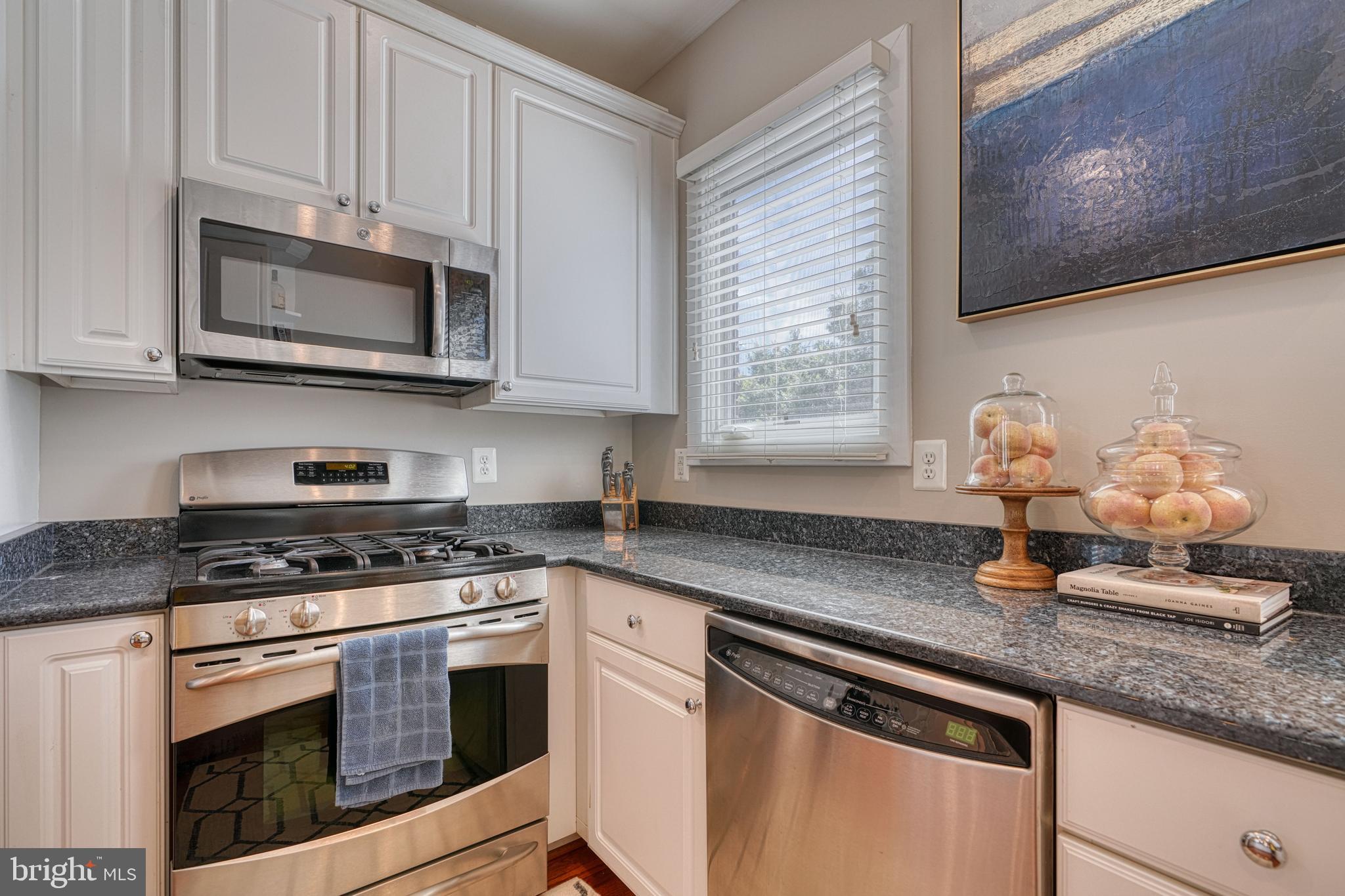 LOMBARD COURT - Residential