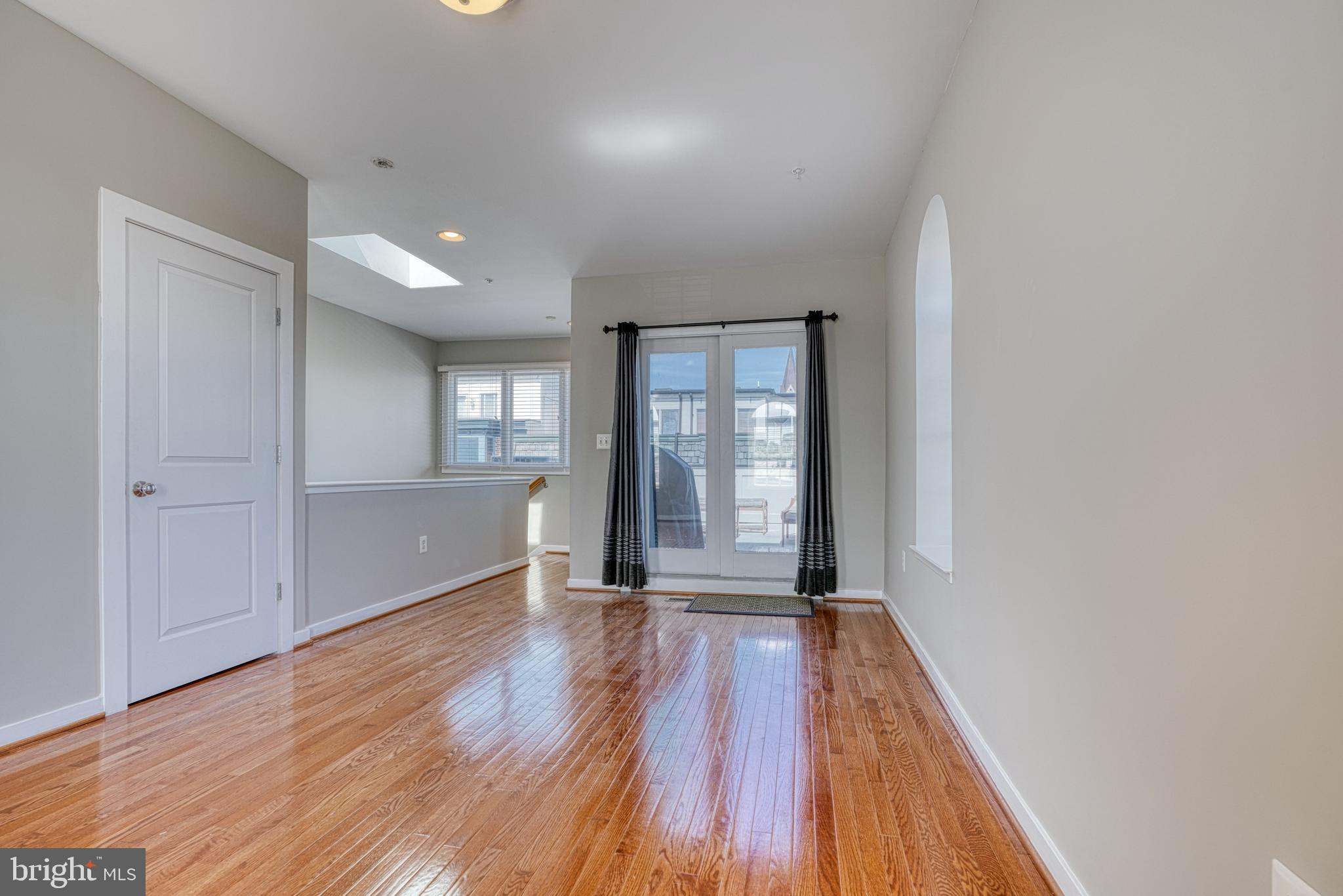 LOMBARD COURT - Residential