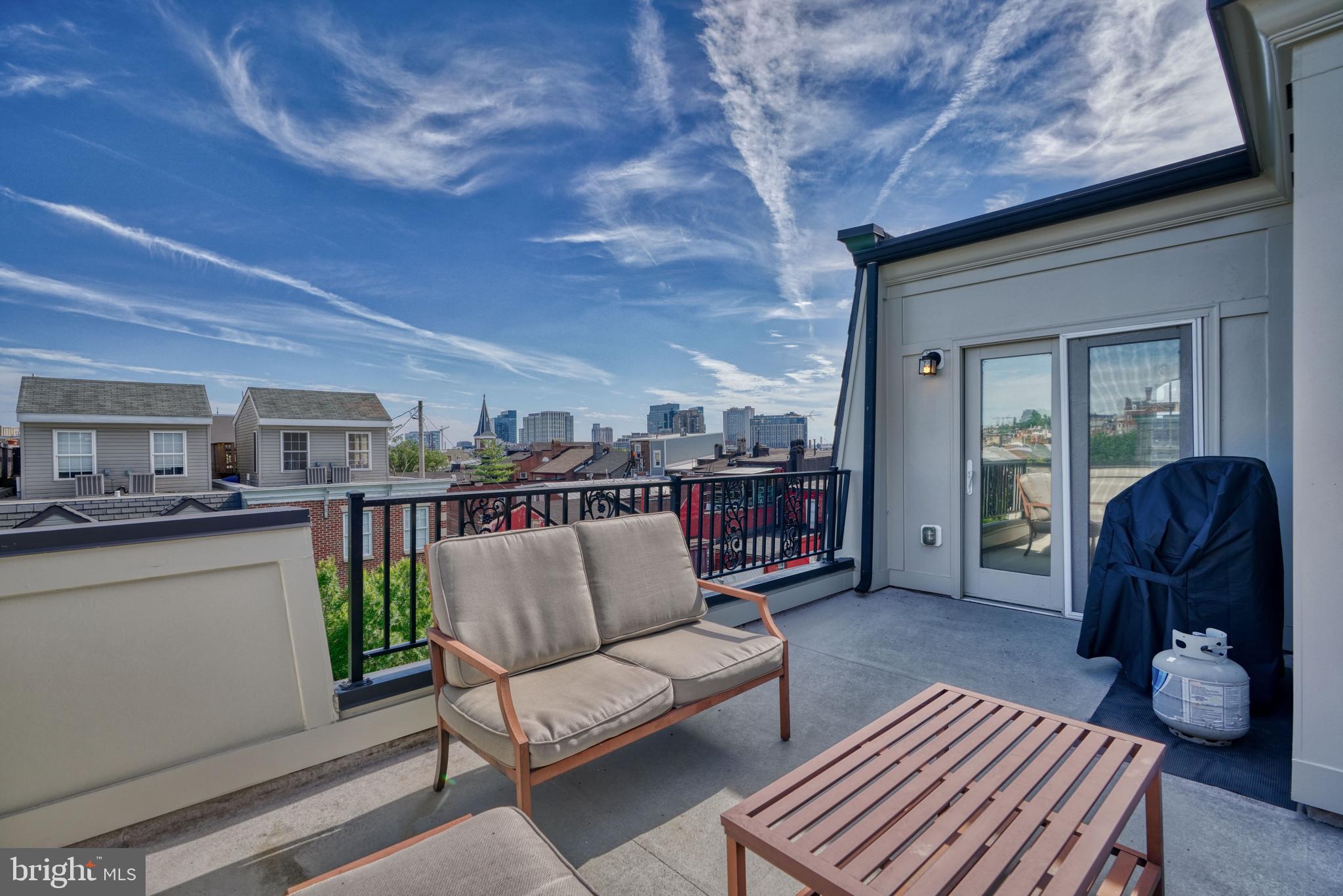 LOMBARD COURT - Residential