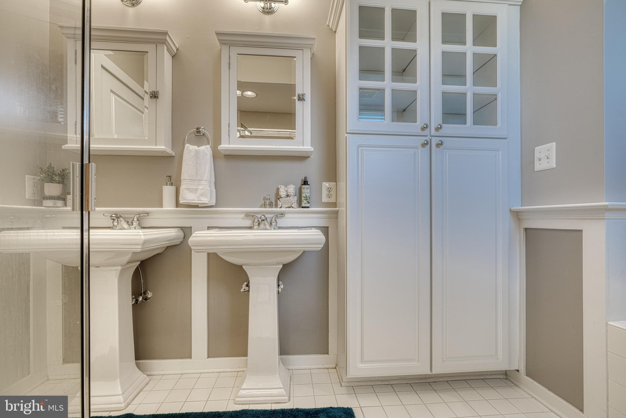 LOMBARD COURT - Residential