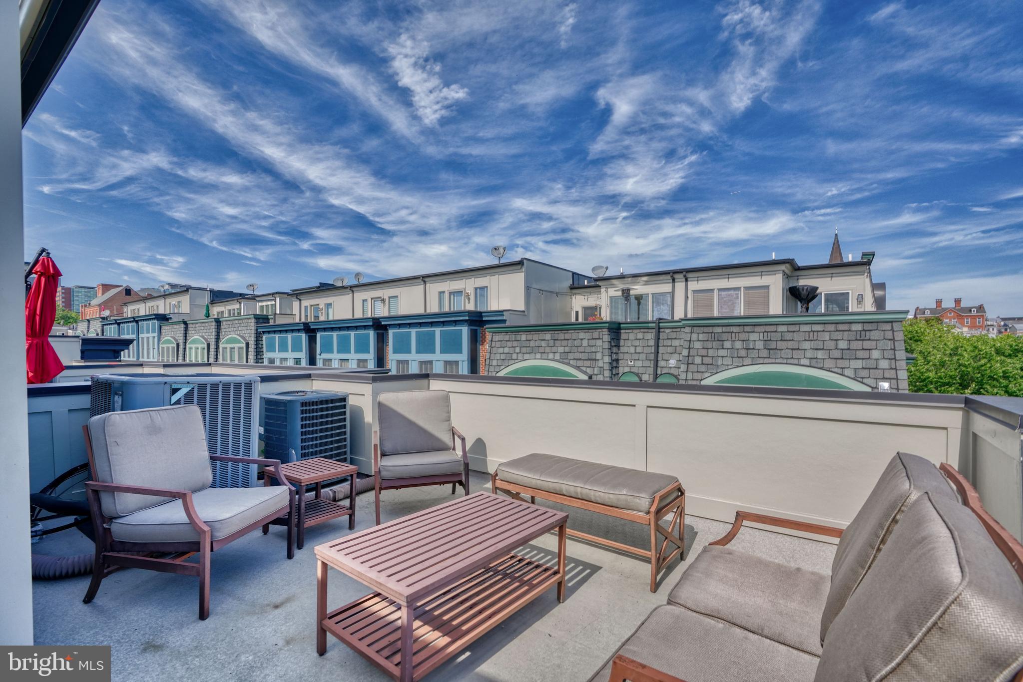 LOMBARD COURT - Residential