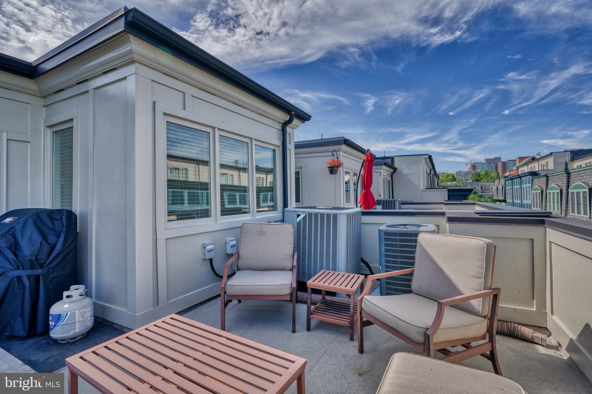 LOMBARD COURT - Residential