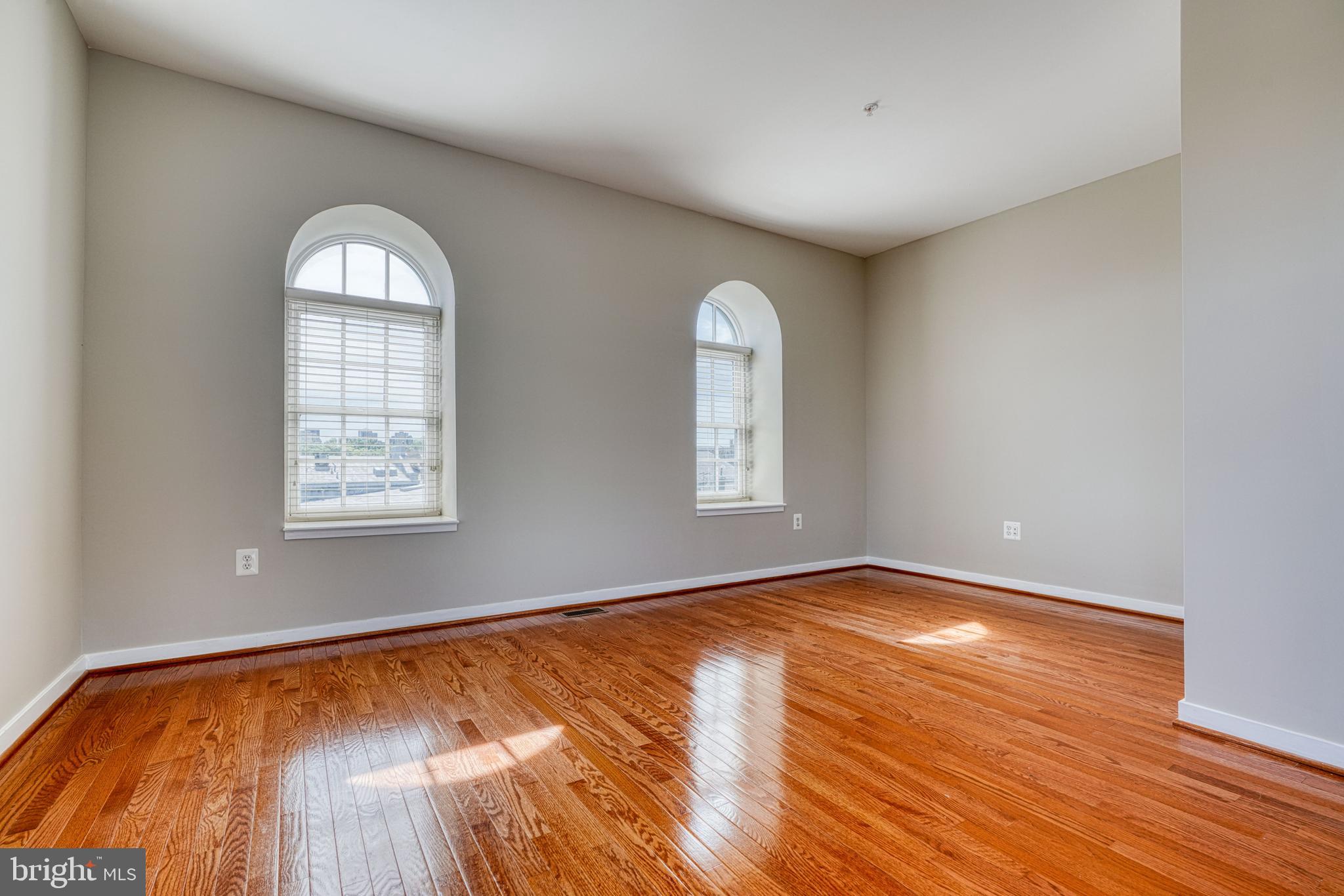 LOMBARD COURT - Residential