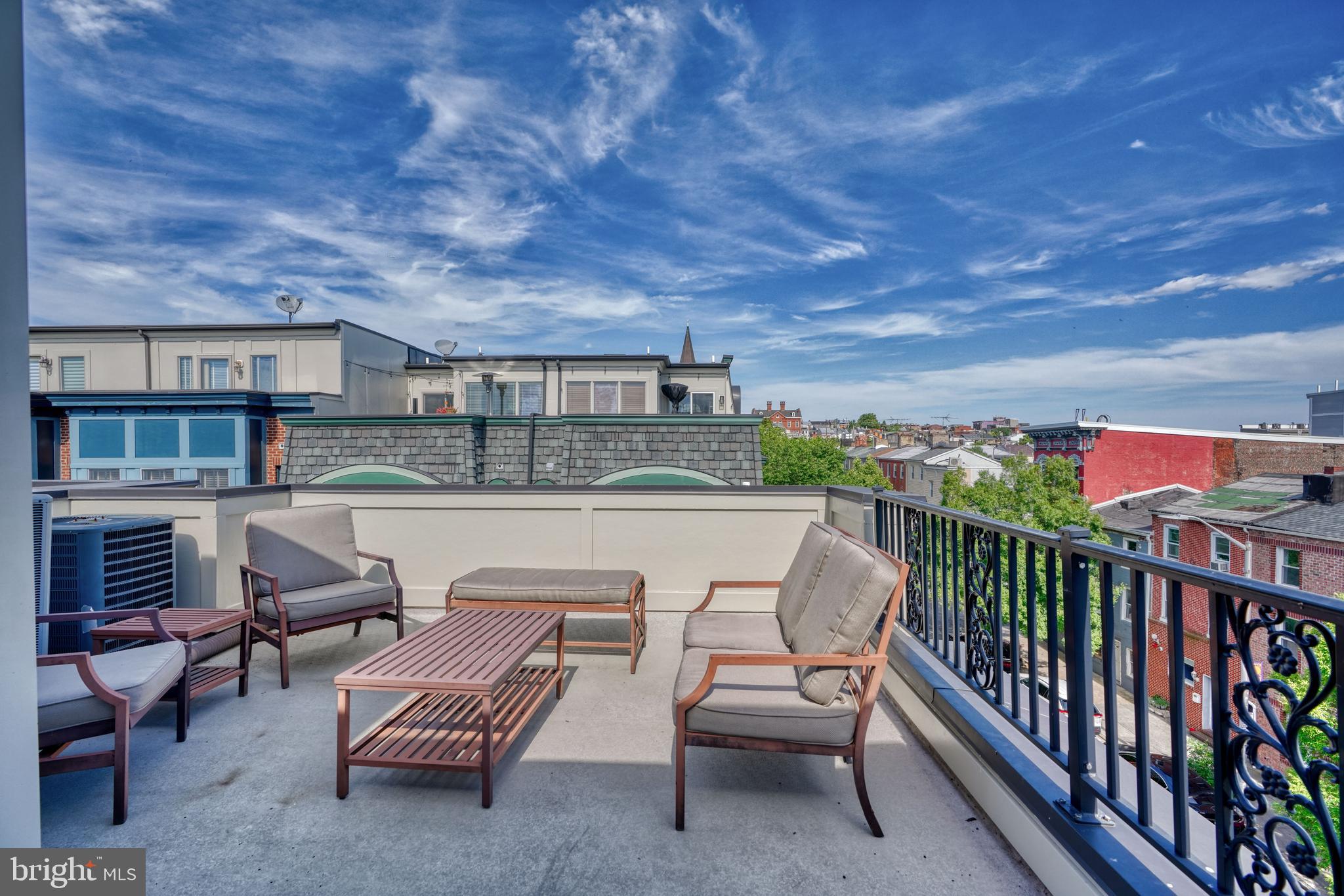 LOMBARD COURT - Residential