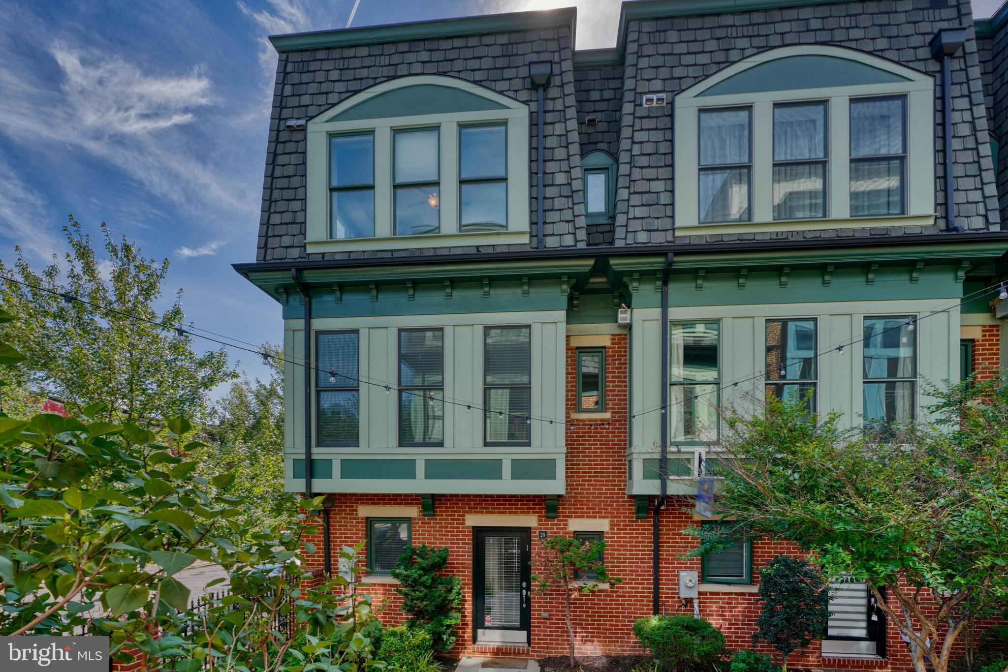 LOMBARD COURT - Residential