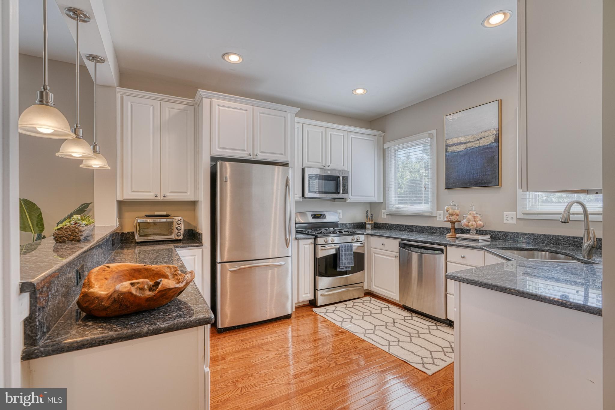 LOMBARD COURT - Residential