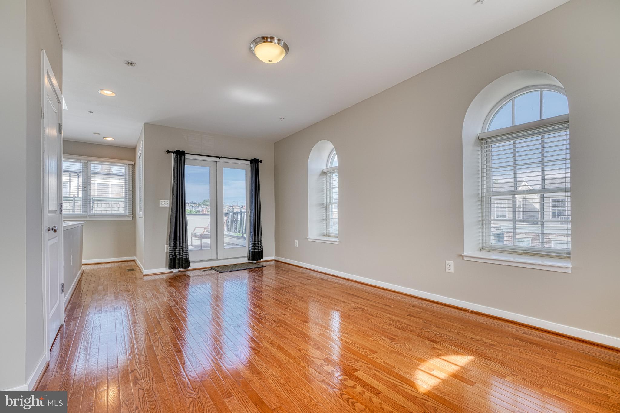 LOMBARD COURT - Residential