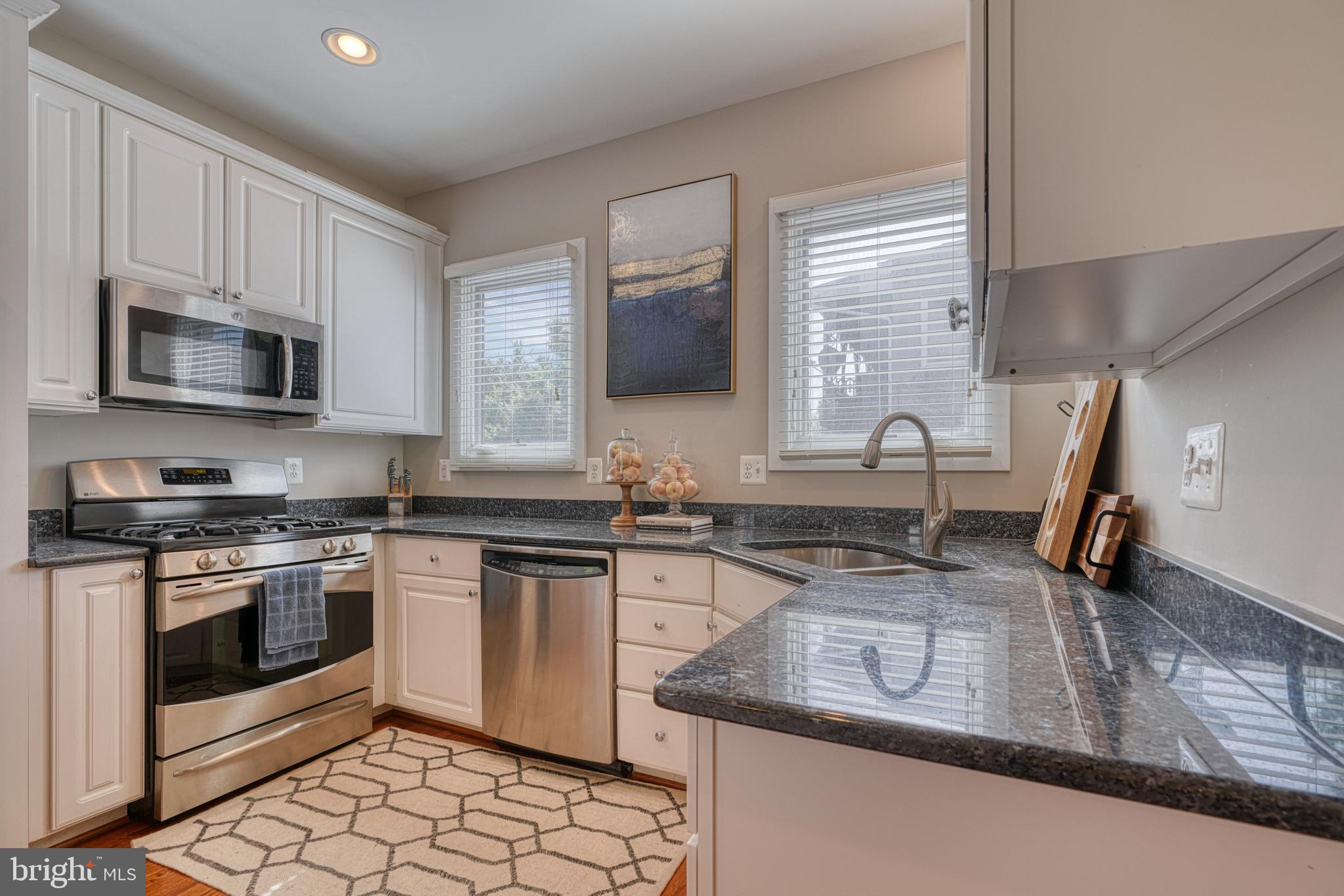 LOMBARD COURT - Residential