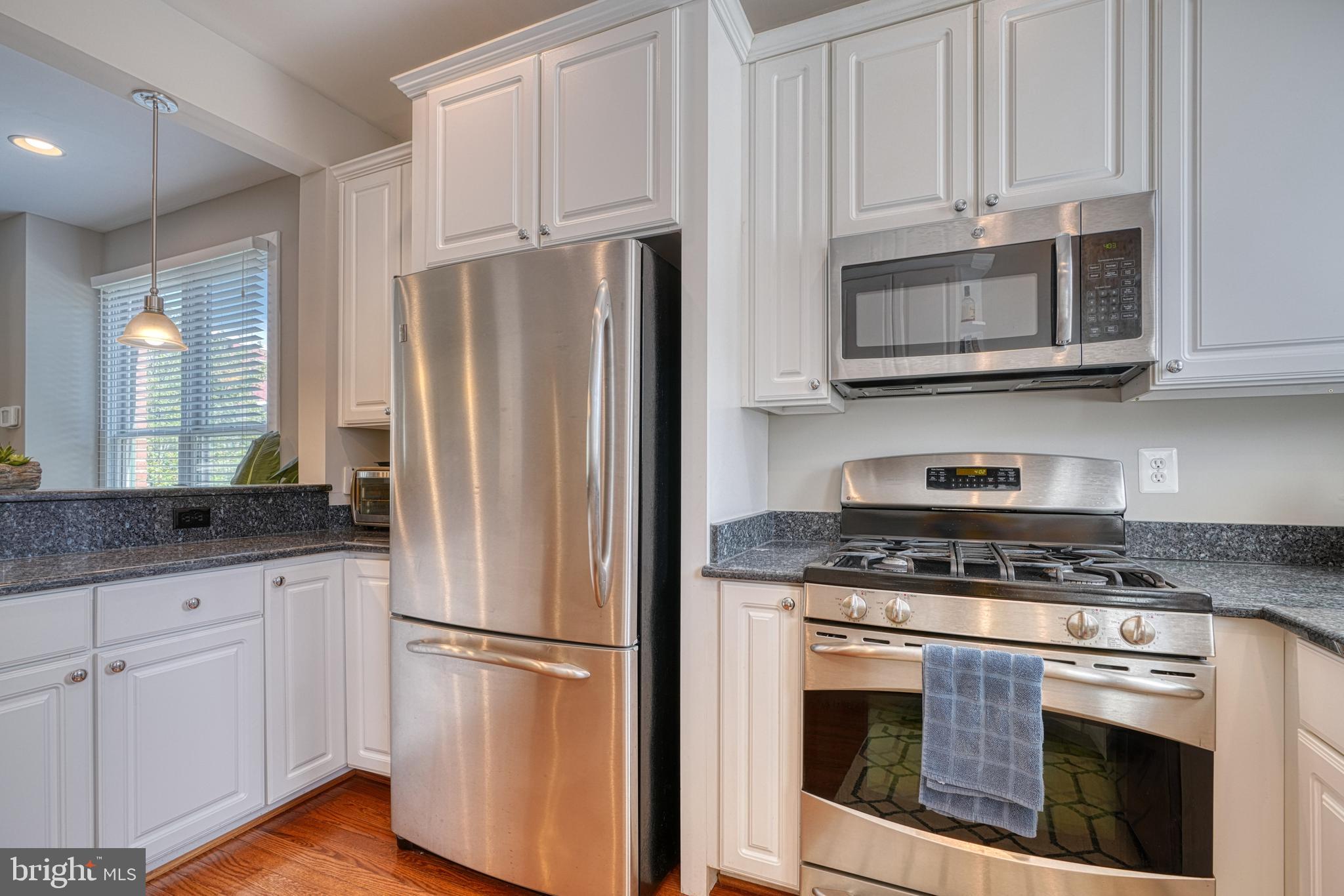 LOMBARD COURT - Residential