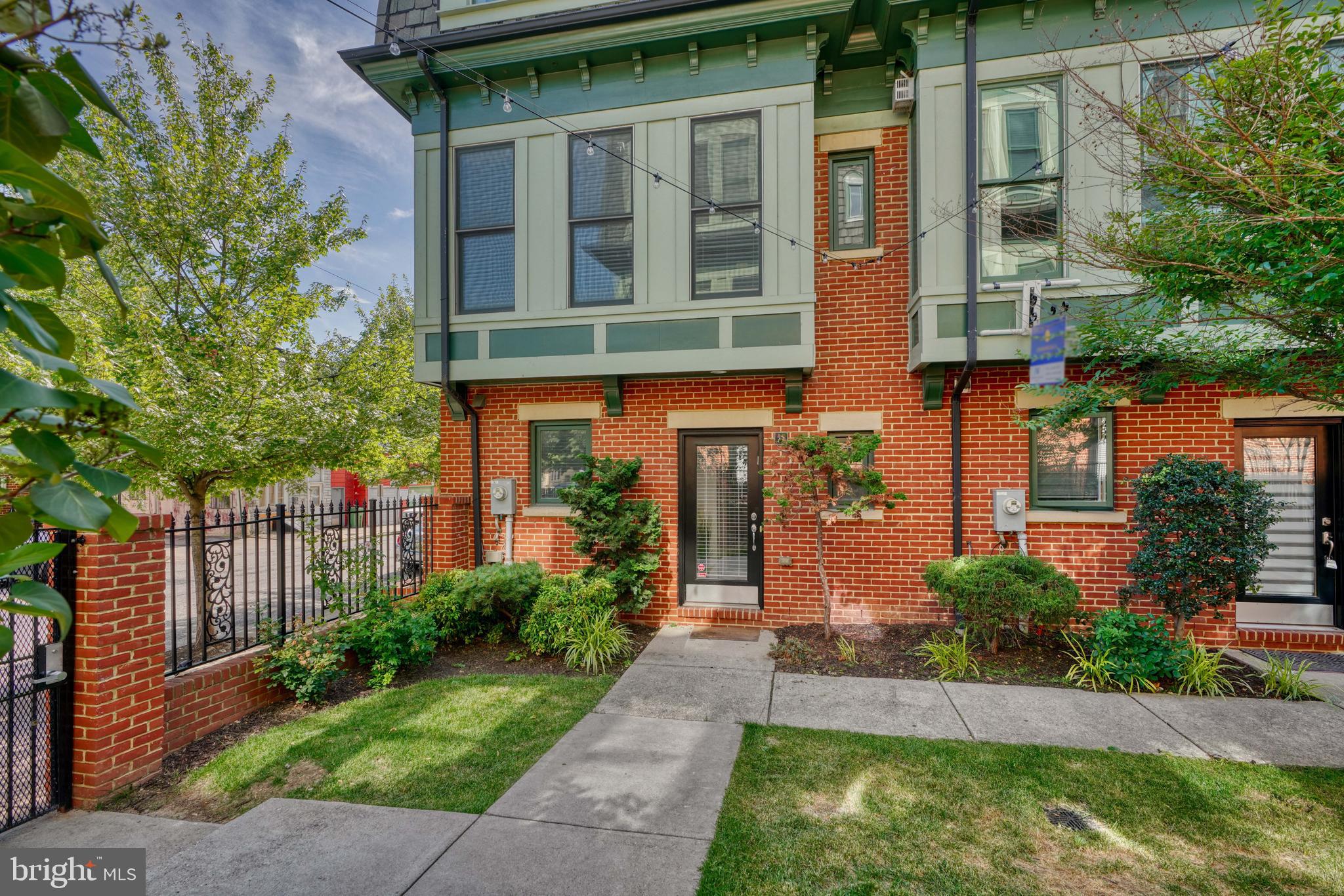 LOMBARD COURT - Residential