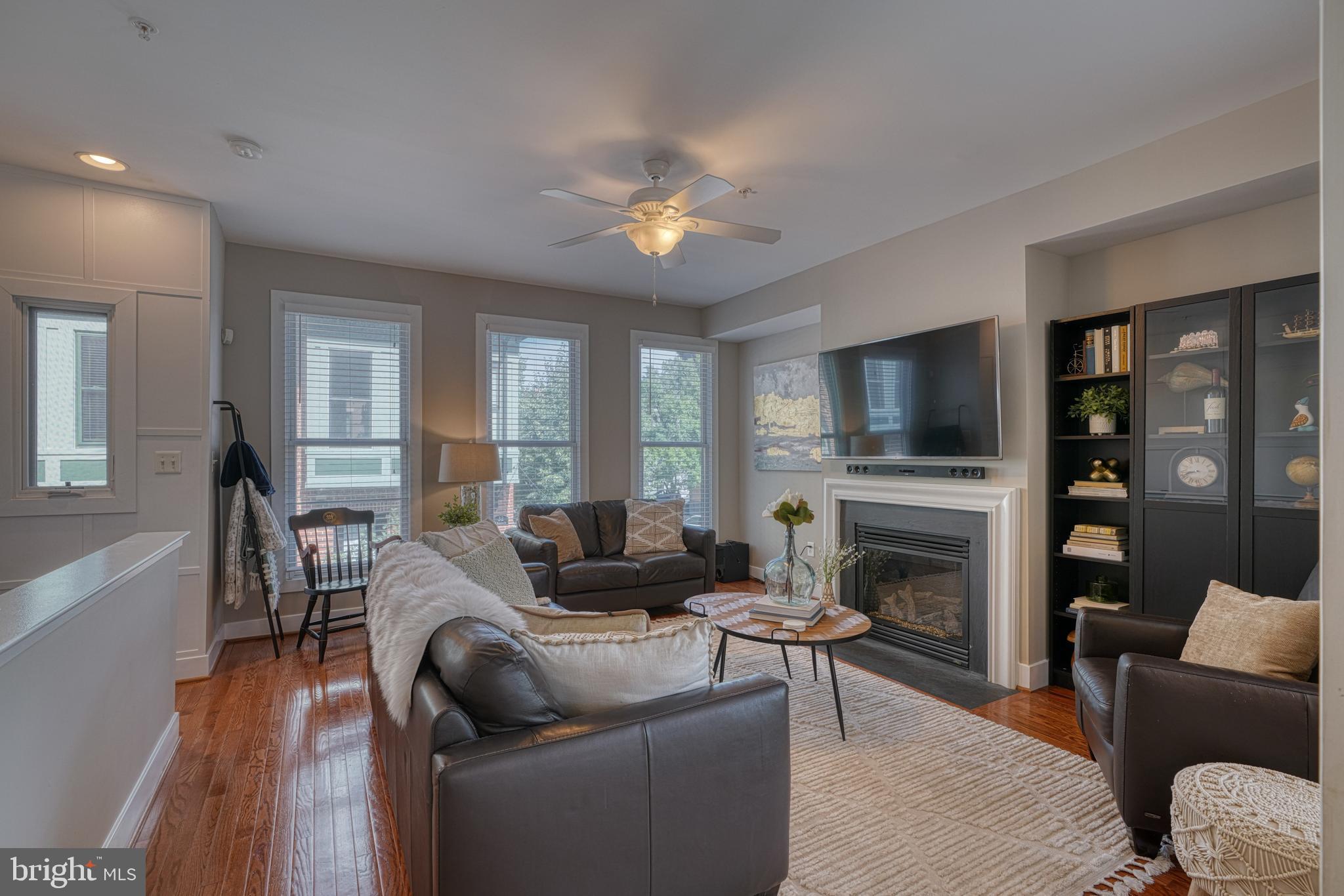 LOMBARD COURT - Residential