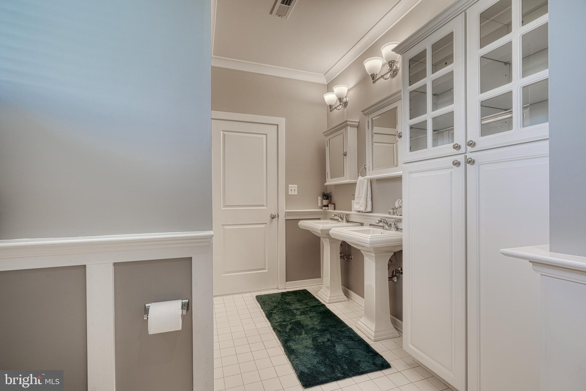 LOMBARD COURT - Residential