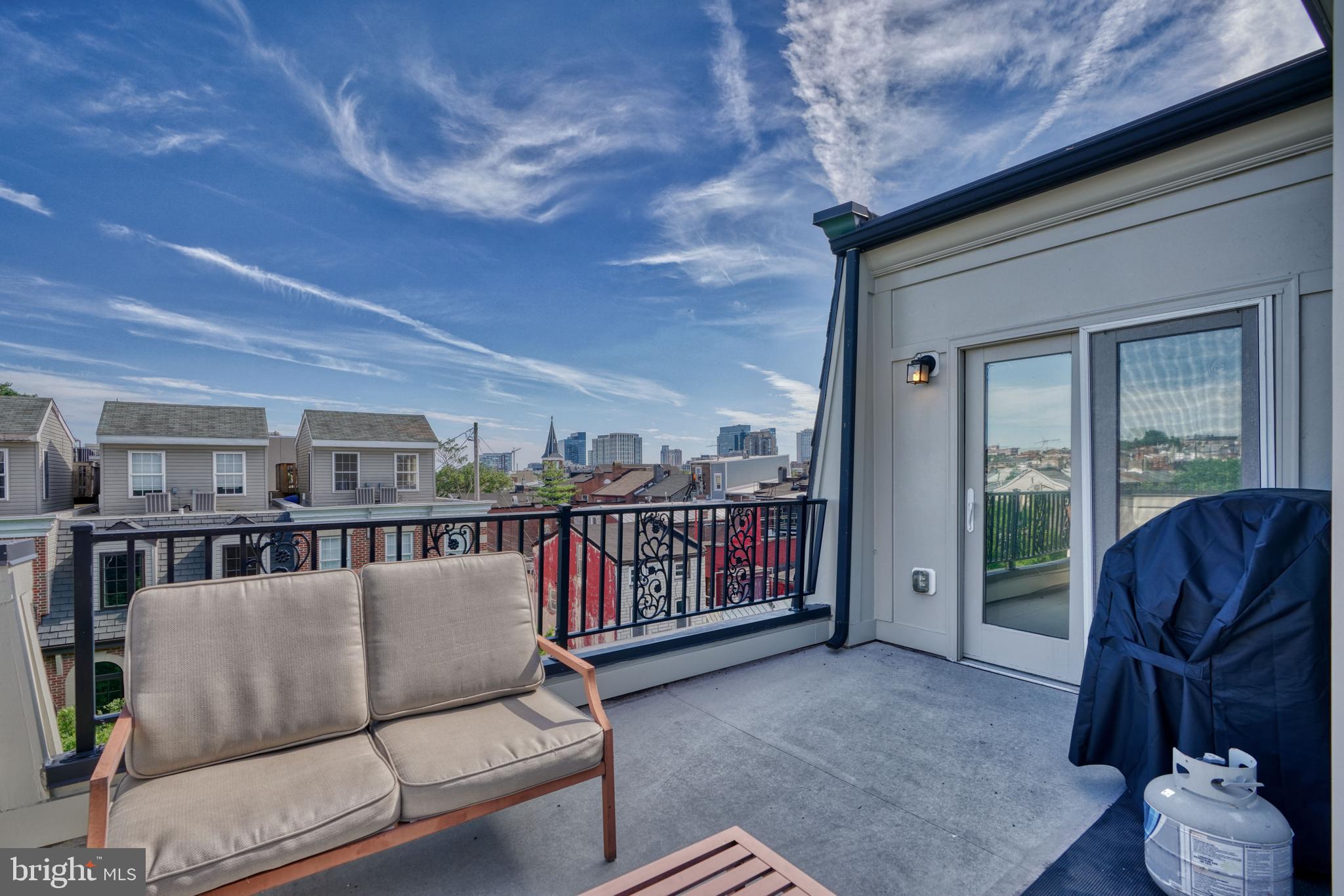 LOMBARD COURT - Residential