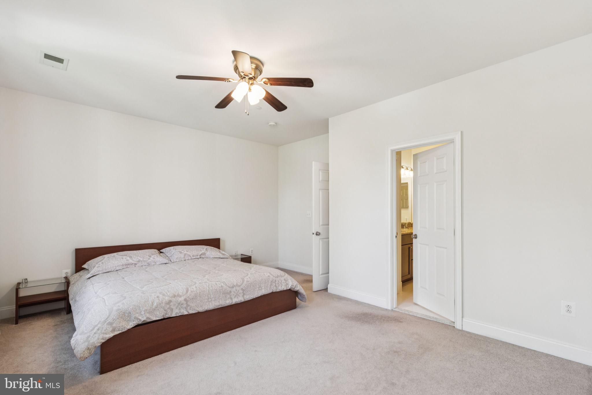 NAVAL SQUARE - Residential