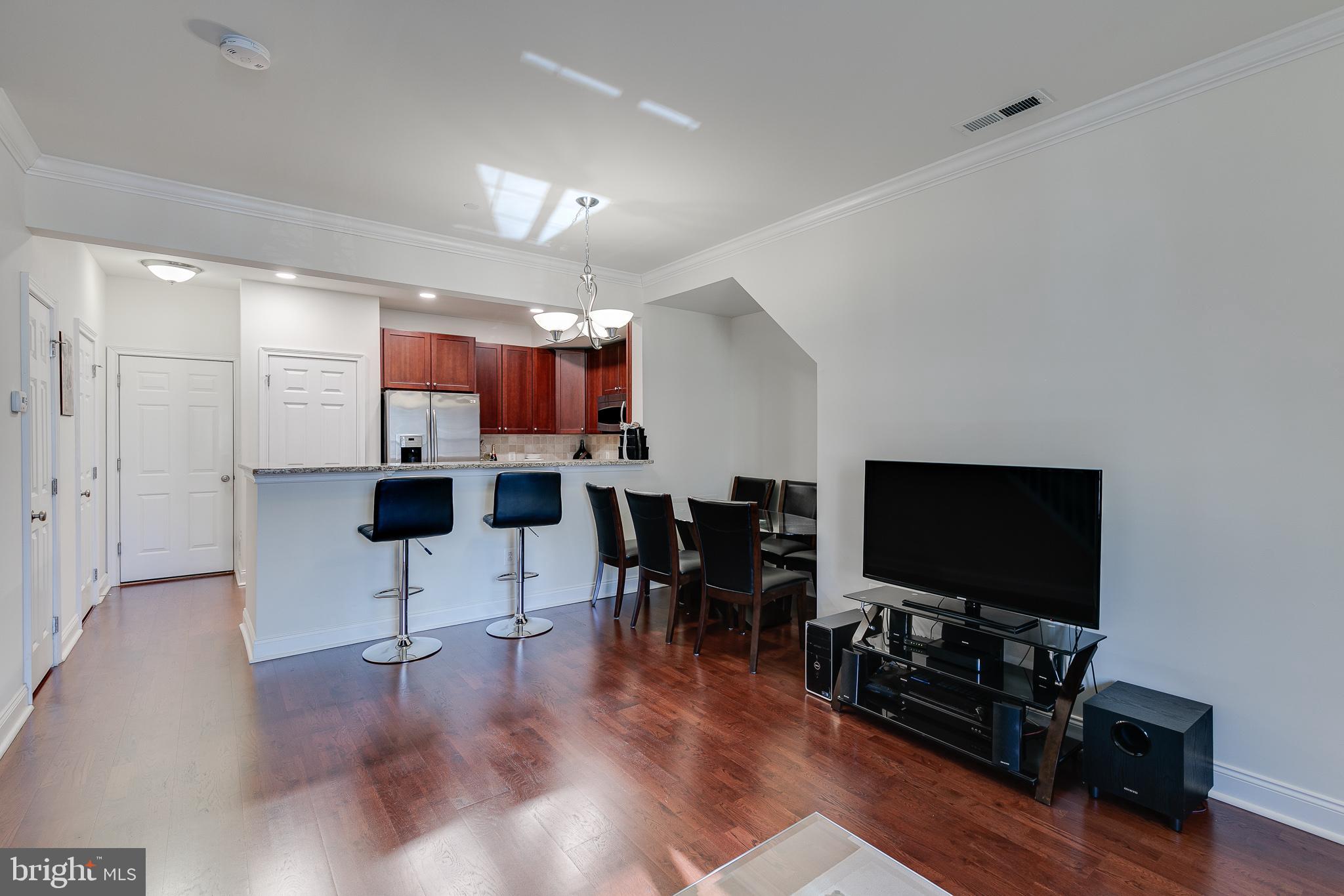 105 COMMODORE COURT