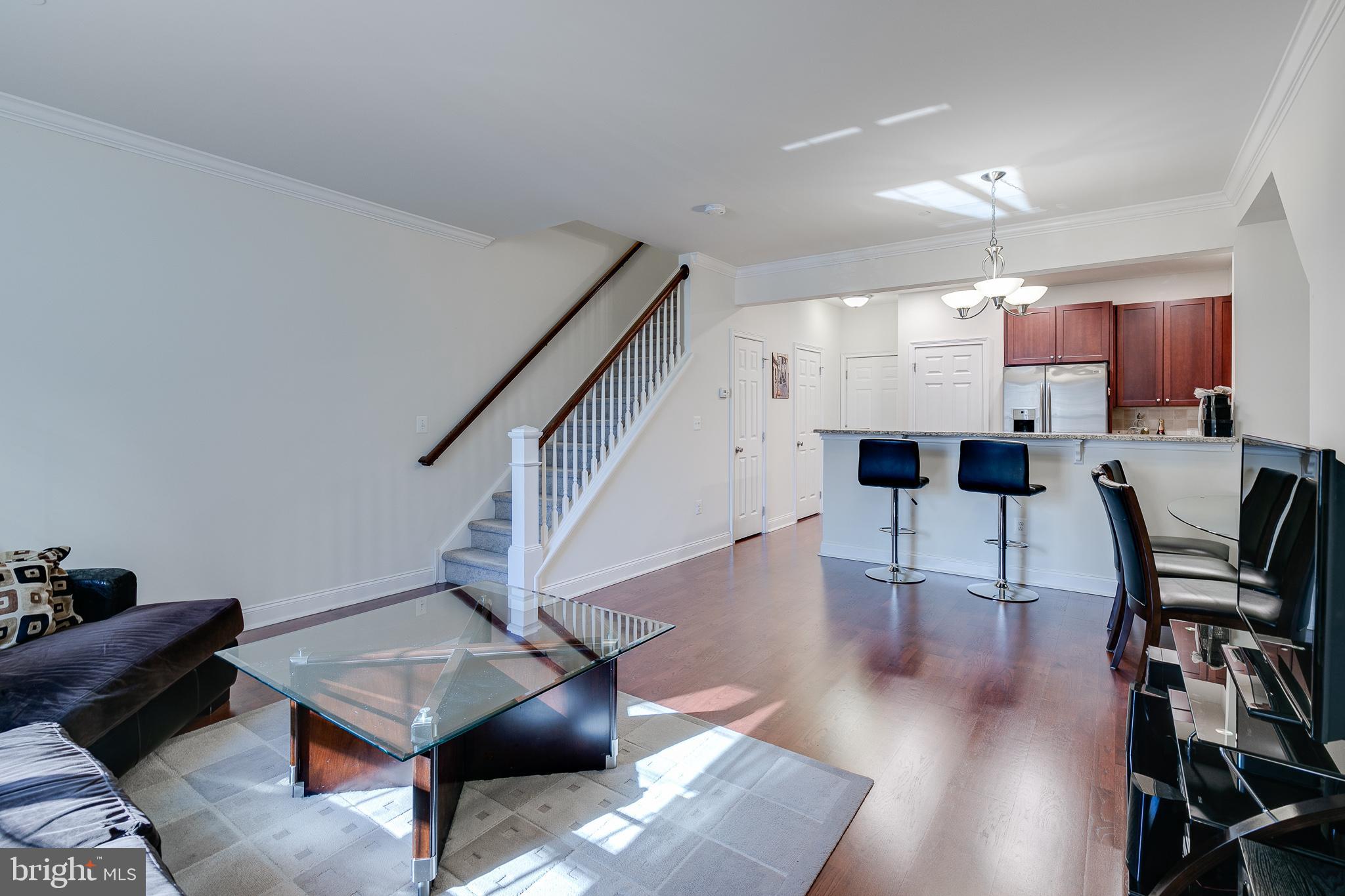 105 COMMODORE COURT